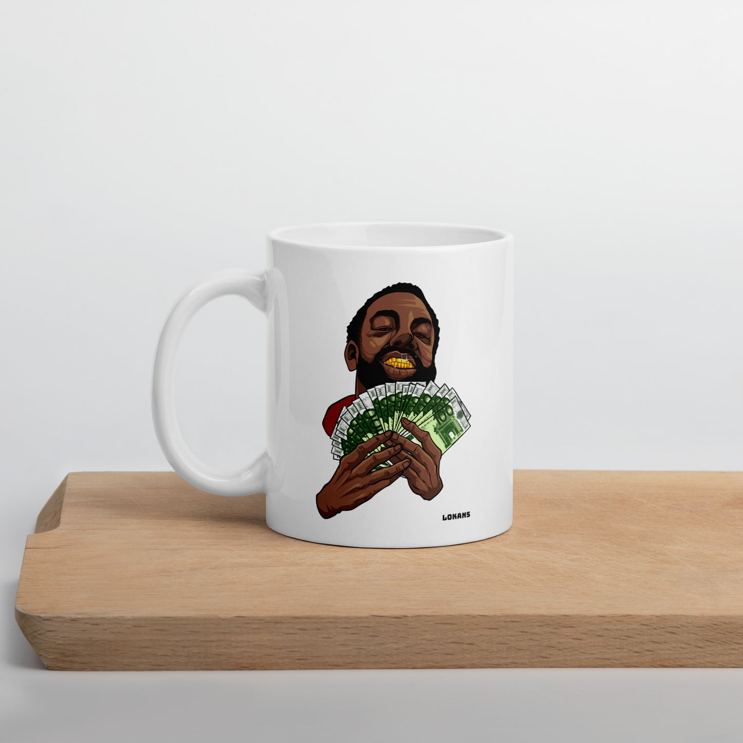 mug make money posé sur une planche en bois